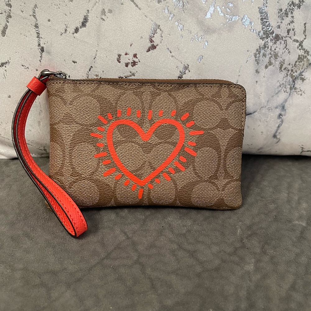 BNWT Coach Keith Haring Heart Wristlet!🧡